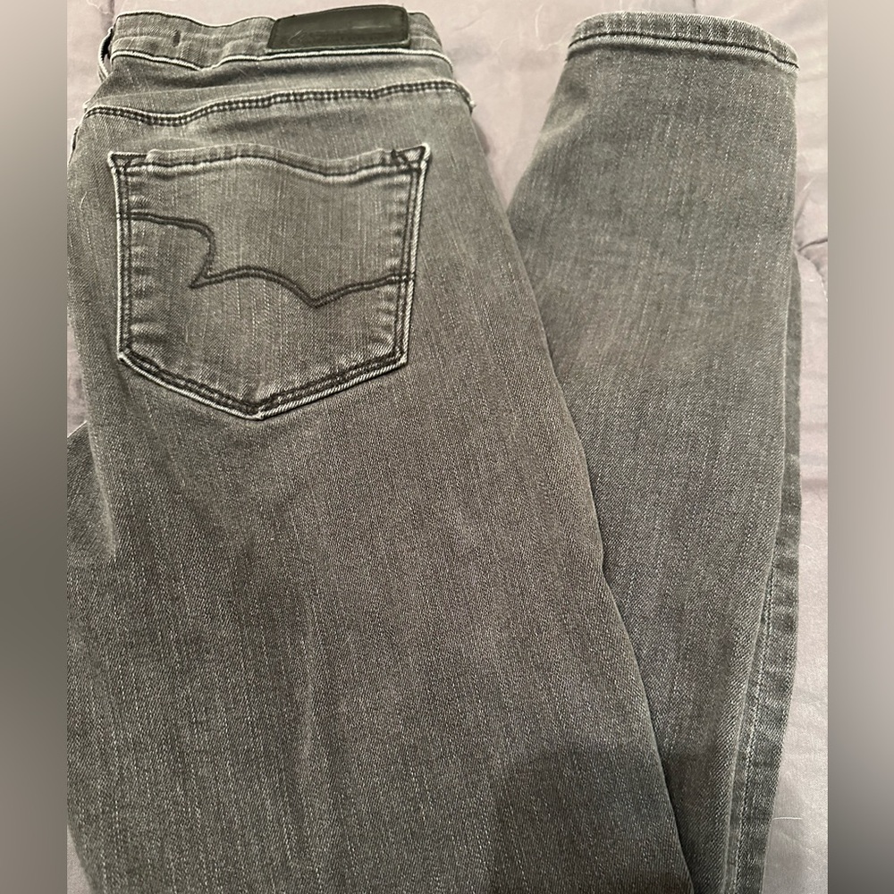 Big Star women’s size 28 black jeans.